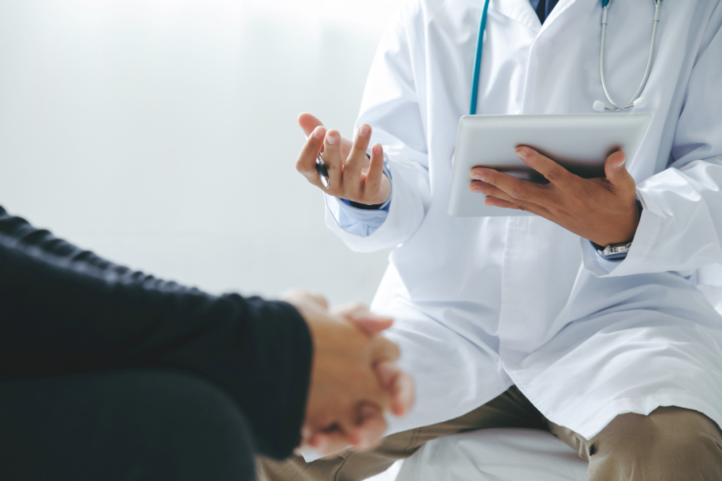 چکاپ دورهای در سنین مختلف: چه آزمایشهایی در ۲۰، ۳۰، ۴۰ و ۵۰ سالگی لازم است؟